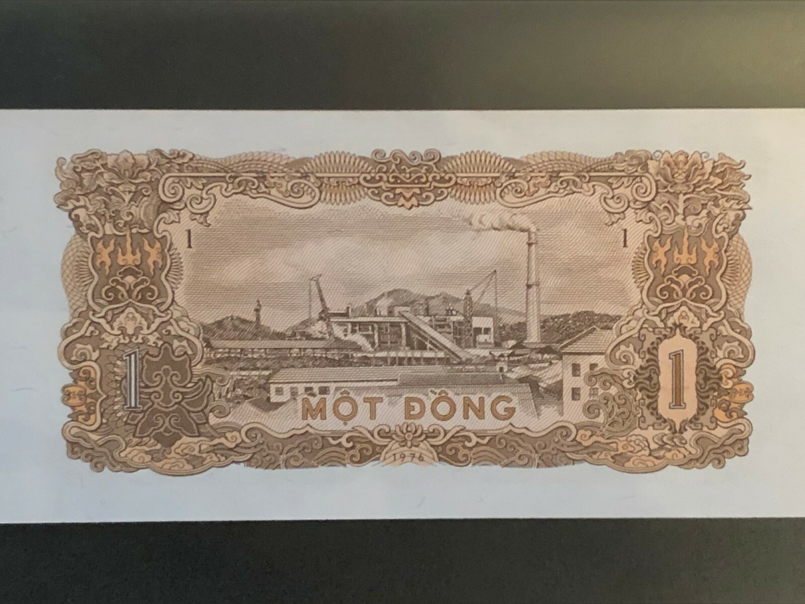 Vietnam 1976 Mot Dong (1 Dong) banknote Crisp UNC RARE Condition