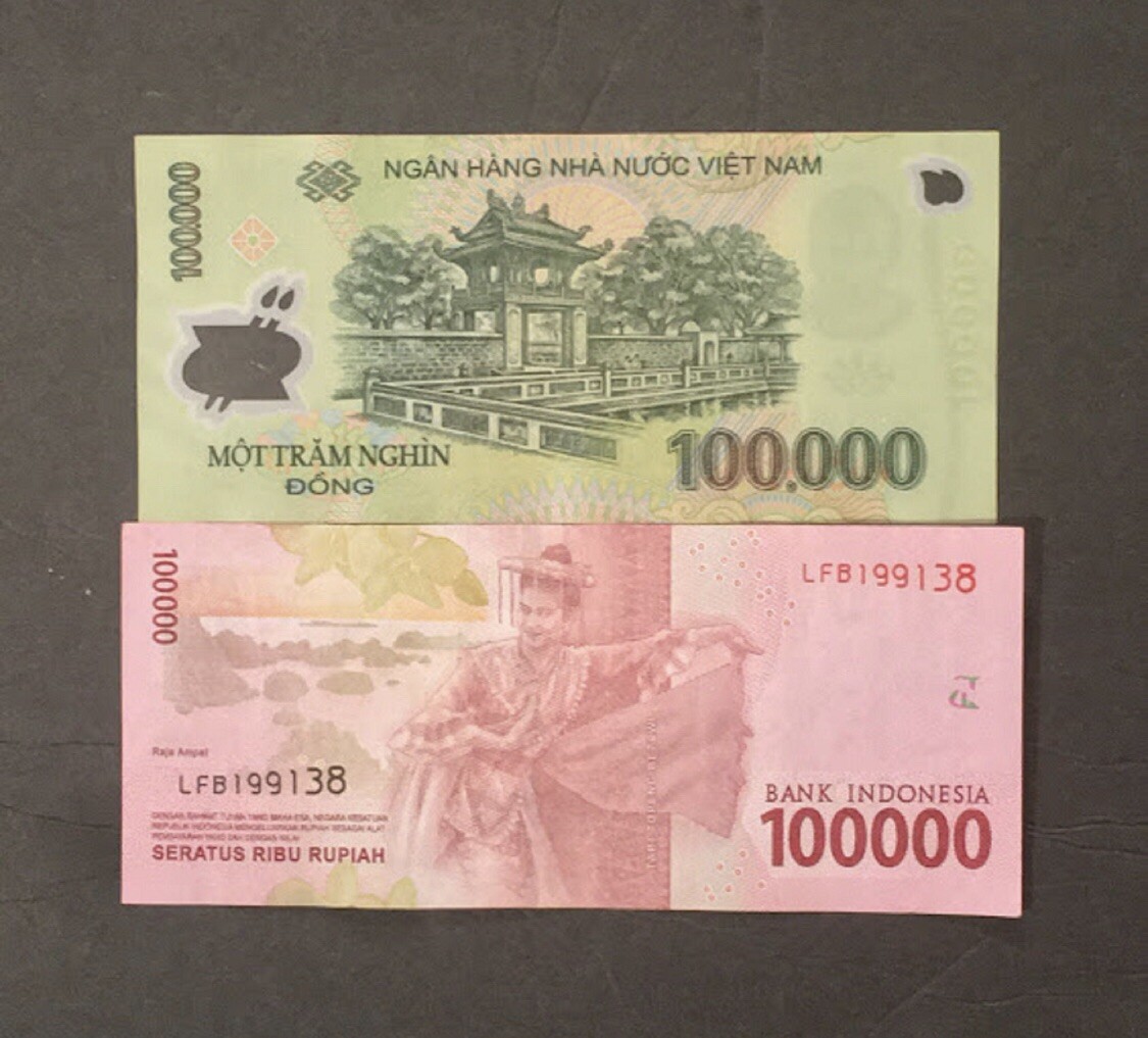 100 Vietnam Dong + 100 Rupia Indonesia Banknote Circulated 1- Pc Each