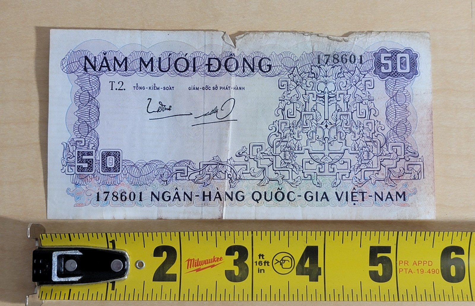 Lot of 2 Vintage South Vietnam Bank Notes, 20 & 50 Dong 1960s