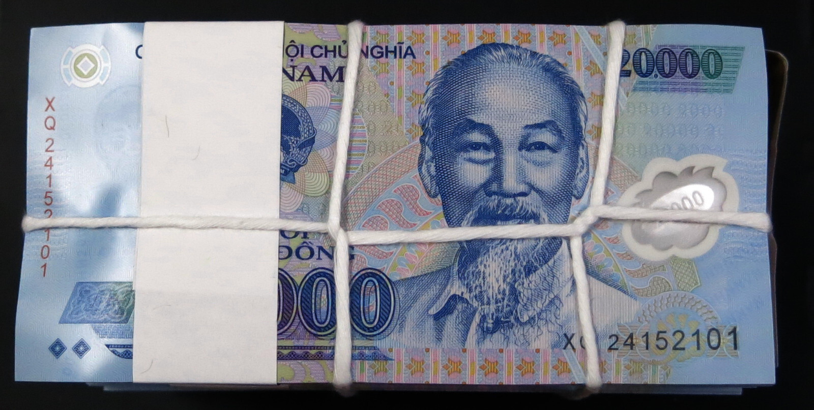 Vietnam 2024, Bundle of 100 notes x 20,000 Dong. Uncirculated condition. Gem UNC