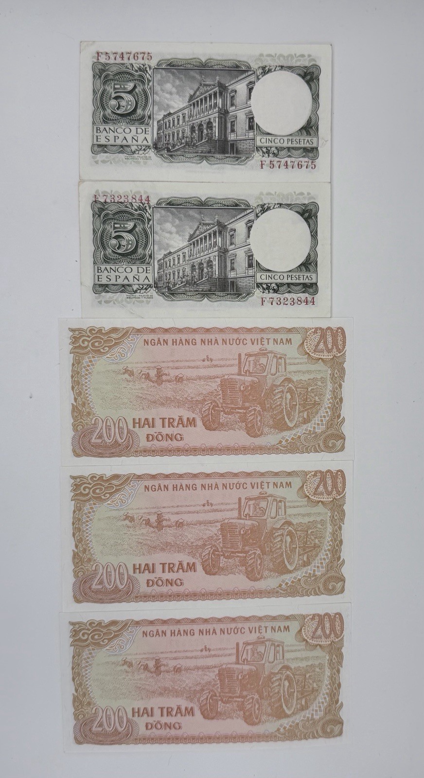 Foreign Notes – 2 1954 Espana 5 Peseta & 3 Sequential 1987 Vietnam Dong – Crisp