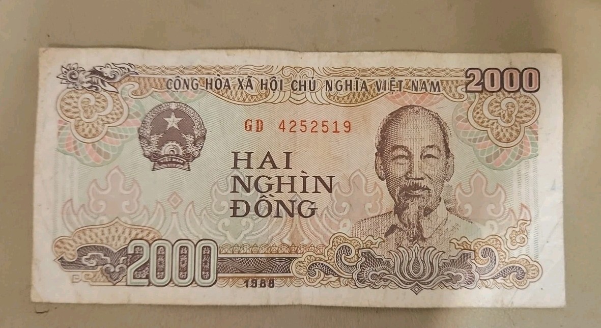 1988 Vietnam 2000 Dong Note