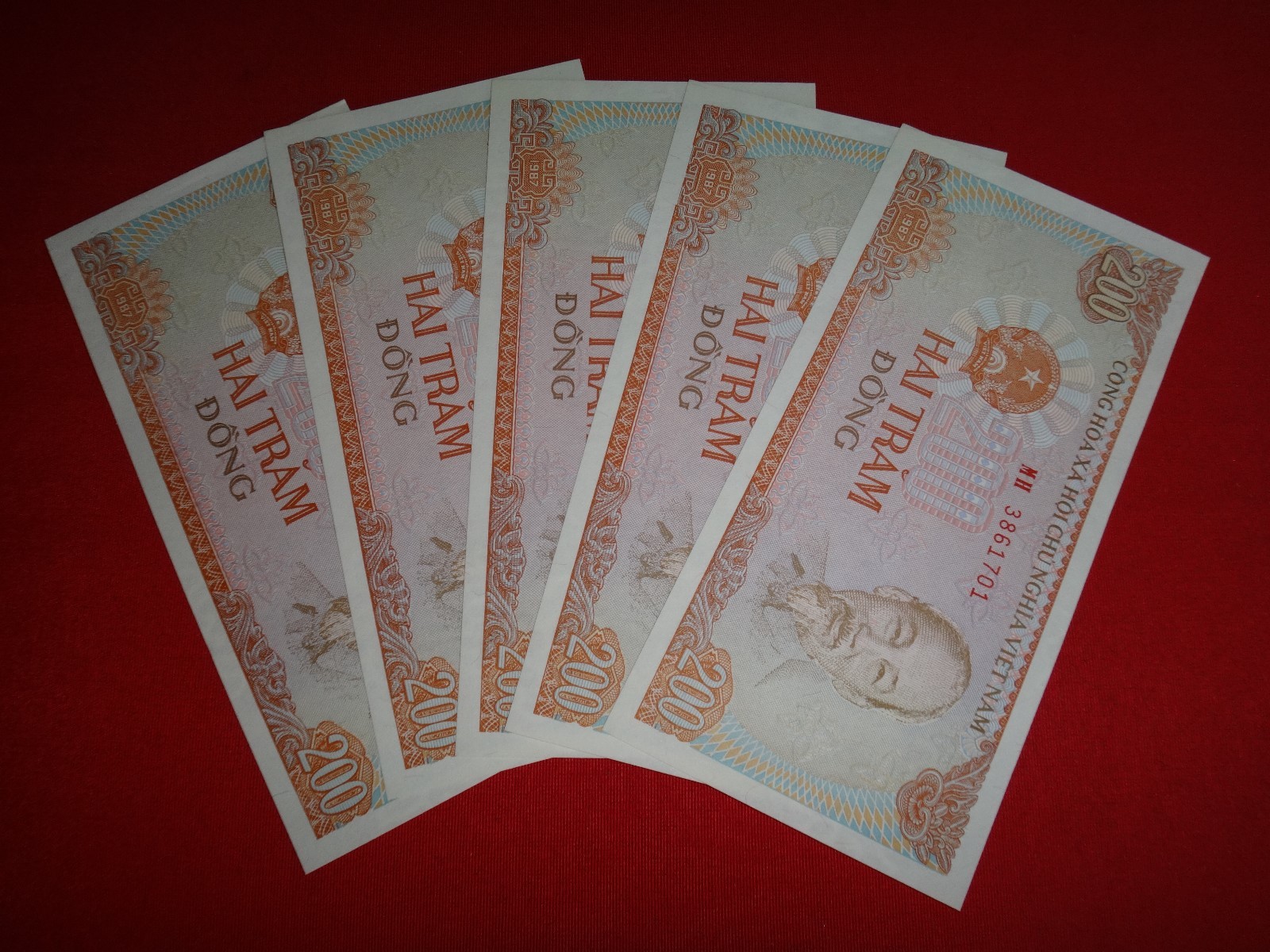 5 Socialist Republic Of Vietnam 200 PIASTERS Year 1987 Banknotes *Uncirculated*