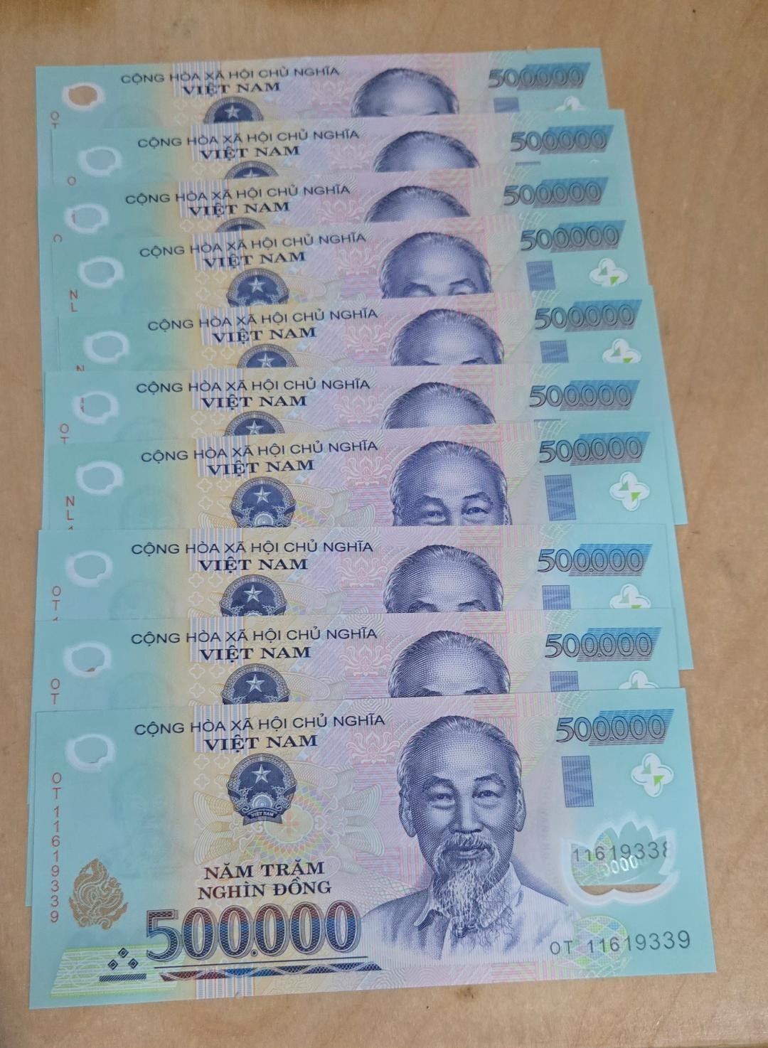 10 Million Vietnasese Dong $500,000 x 20 notes. VDN POLYMER Uncirculated