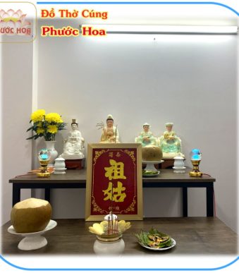 Bàn thờ cậu tài cậu quý